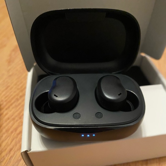 Bluetooth earbuds - Picture 2 of 6